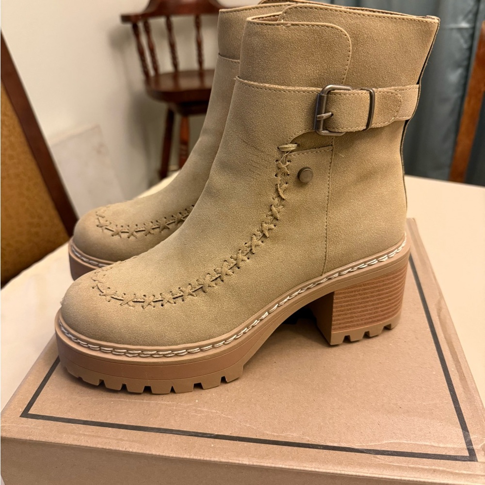 Buckle Tan Heeled Boots with Stitch Detail